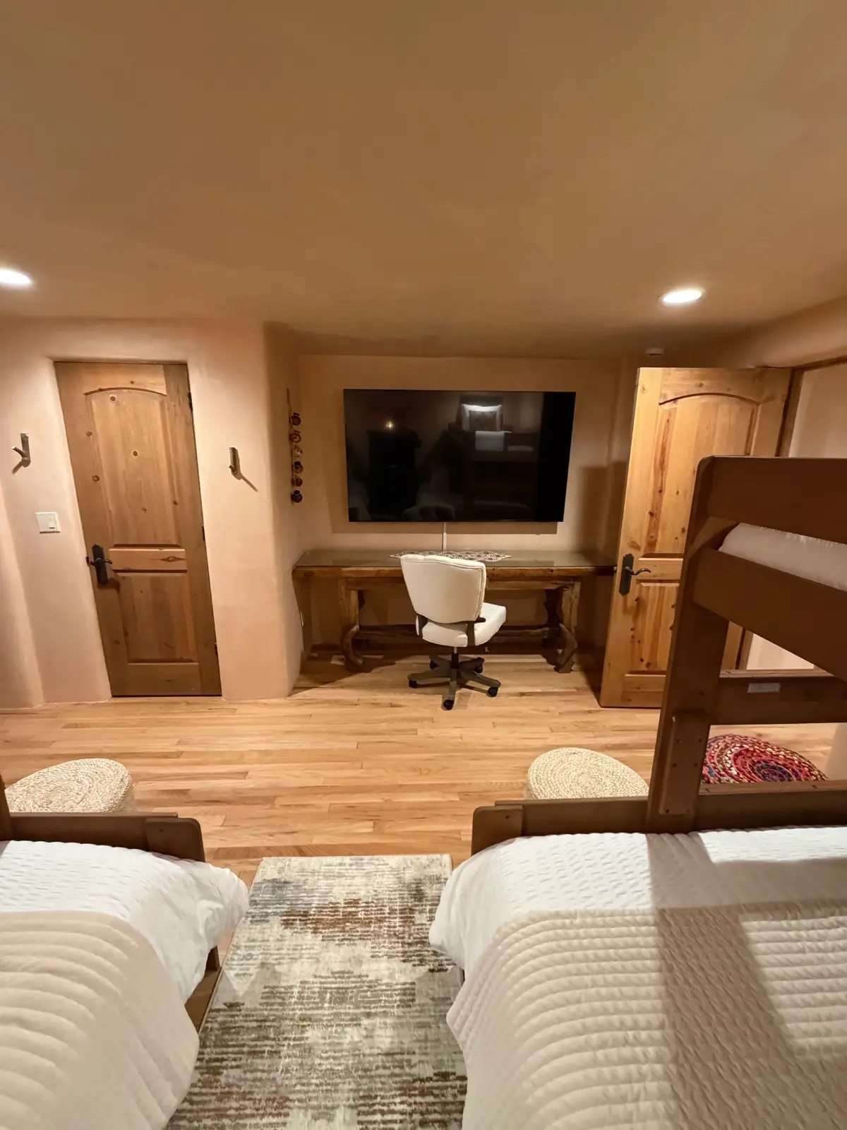 Bedroom 1 - 2 Bunk Beds total 2 Queens  2 Twin XL